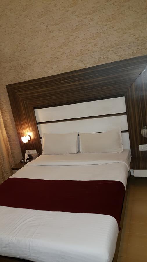 פאנבל Hotel Khandesh Residency מראה חיצוני תמונה