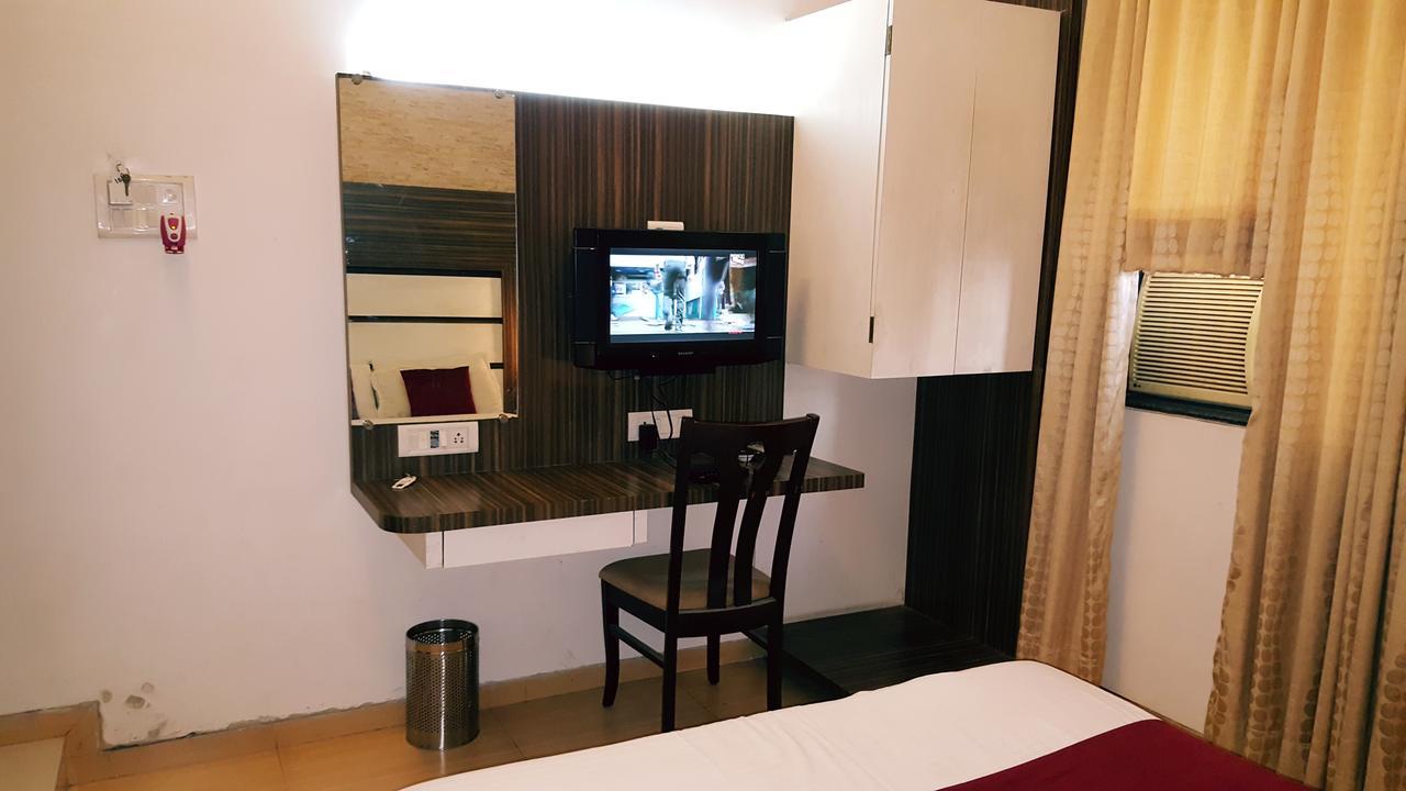 פאנבל Hotel Khandesh Residency מראה חיצוני תמונה